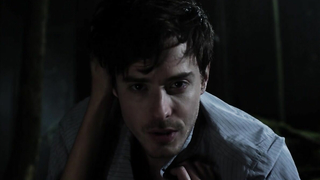 Sharon Hinnendael çıplak, Embrace of the Vampire'dan (2013) seks sahnesi