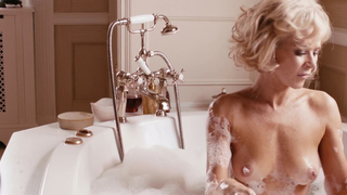 Escena erótica de Anna Friel de La mirada de amor (2013)