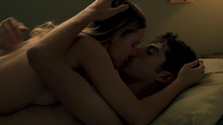 Kristen Bell çıplak, The Lifeguard (2013) filminden seks sahnesi