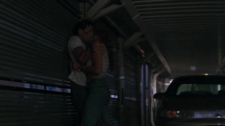 Cindy Crawford çıplak, Fair Game'den (1995) seks sahnesi