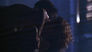 Cindy Crawford çıplak, Fair Game'den (1995) seks sahnesi