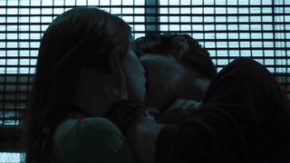 Джанет Монтгомери обнаженная, постельная сцена из фильма «Окровавленные холмы» (2009)