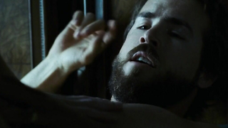 Melissa George nua, cena de sexo de The Amityville Horror (2005)