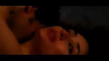 Жалаңаш апай жуынып жатыр