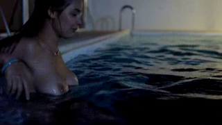 Marie-Ange Casta nuda, scena di sesso da Mineurs 27 (2011)