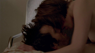 Elisabeth Moss nua, cena de sexo de Top of the Lake s01e06 (2013)