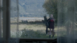 Elisabeth Moss nua, cena de sexo de Top of the Lake s01e06 (2013)