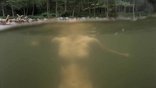 Escena erótica de Erica Durance de La casa de los muertos (2003)