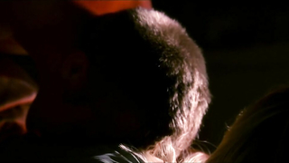 Rosamund Pike nua, cena de sexo de Fratura (2007)