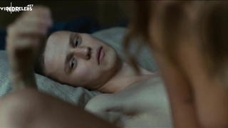 Frida Gustavsson nuda – Tigri (2020)