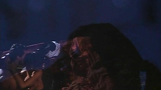 Lisa Boyle nuda, scena di sesso da Friend of the Family (1995)