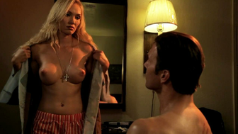 Scène érotique de Jenny Allford de Demon Hunter (2012)