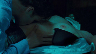 Madeline Zima nue, scène de sexe de The Collector (2009)