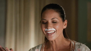 Freeloaders (2011) filminden Olivia Munn erotik sahnesi