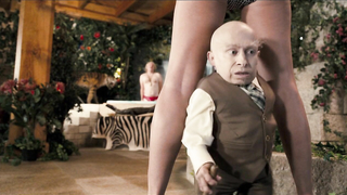 Эротическая сцена Келли Брук из фильма Кита Лемона (2012)