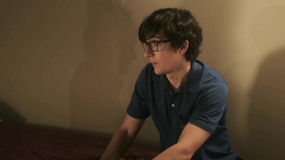 Cena erótica de Alexandra Daddario de Baked in Brooklyn (2016)