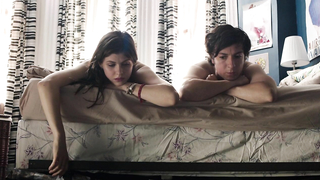 Cena erótica de Alexandra Daddario de Baked in Brooklyn (2016)