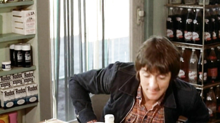 Abigail Rogan çıplak, Alvin Rides Again (1974) filminden seks sahnesi