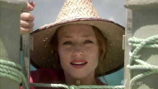 Uzak Bölge Hemşiresi s01e02'den (2006) Allison Cratchley erotik sahnesi