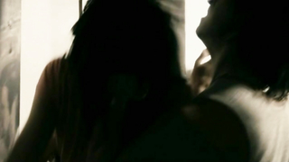 Emma Lung desnuda, escena de sexo de The Jammed (2007)