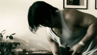 Emma Lung desnuda, escena de sexo de The Jammed (2007)