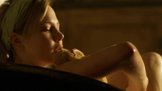 Adelaide Clemens çıplak, Parade's End'den seks sahnesi s01e03 05 (2012)