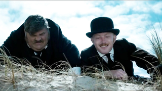 Scena erotica di Laura Dupre e Angelique Vergara e Anna Zakharova da Ma Loute (2016)