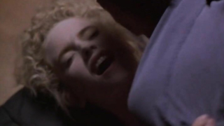 Kelly Preston nuda, scena di sesso da Love Is a Gun (1994)