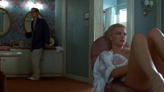 Charlize Theron nuda, scena di sesso da 2 giorni nella valle (1996)