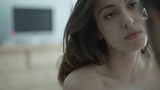 Scène érotique d'Anastasiya Meskova de Sladkaya zhizn s01e05 (2014)