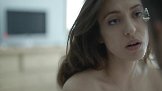 Scène érotique d'Anastasiya Meskova de Sladkaya zhizn s01e05 (2014)