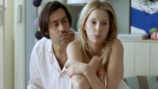 Frederique Bel çıplak, Fais moi plaisir'den seks sahnesi! (2009)