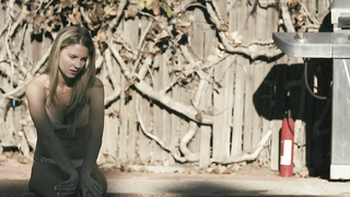 Sarah Baldwin desnuda, escena de sexo de Slumlord (2015)