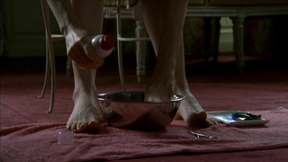 Scène érotique de Peggy Martineau dans Les vivants et les morts s01e07 (2009)