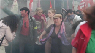 Scène érotique de Peggy Martineau dans Les vivants et les morts s01e07 (2009)