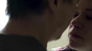 Tatiana Maslany çıplak, İki Aşık ve Bir Ayı (2016) filminden seks sahnesi