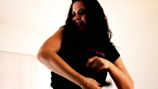 Scena erotica di Erin R. Ryan e Bella Demente da Bath Salt Zombies (2013)