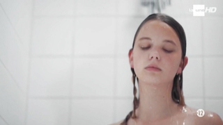 Scena erotica di Sophie Breyer da La Treve s01e03 (2016)