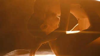 Jasmine Truong çıplak, Chuzaja vojna s01e03'ten (2014) seks sahnesi