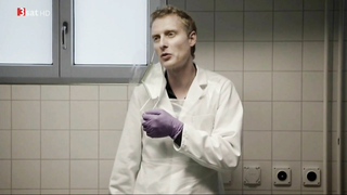 Scène érotique de Camilla Gomes dos Santos de Der Bestatter s03e01 (2015)