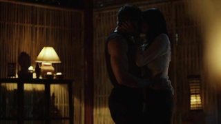 Сара Малакул Лейн обнаженная, сцена секса из фильма «Кикбоксер: Месть» (2016)