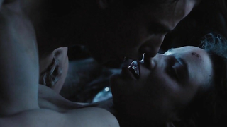 Zofia Wichlacz ve Anna Prochniak çıplak, Miasto 44 (2014) filminden seks sahnesi