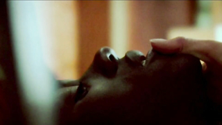 Обнаженная Саския Валенсия, сцена секса из фильма «Копф одер Заль» (2009)