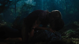 Anna Hutchison çıplak, Cabin in The Woods (2011) filminden seks sahnesi