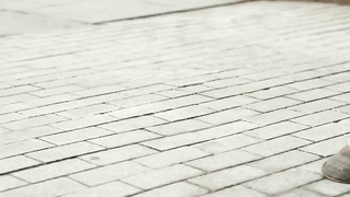 Scène érotique d'Aleksandra Bortich de Neulovimye : Bangkok (2016)