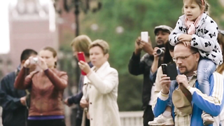 Scène érotique d'Aleksandra Bortich de Neulovimye : Bangkok (2016)