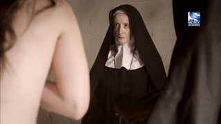 Adriana Torrebejano und Silvia Alonso erotische Szene aus Tierra de Lobos s02e11 (2011)