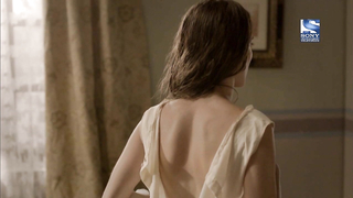 Adriana Torrebejano und Silvia Alonso erotische Szene aus Tierra de Lobos s02e11 (2011)