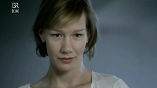 Sandra Huller nuda, scena di sesso da Uber uns das All (2011)