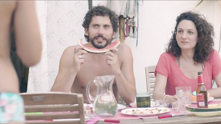 Candela Pena ve Claudia Perez Esteban çıplak, Kiki'den seks sahnesi, el amor se hace (2016)